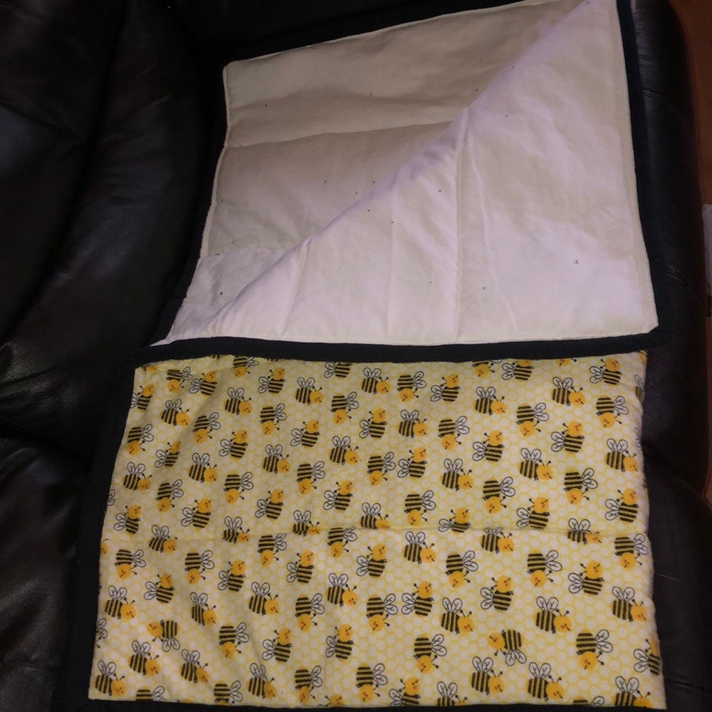 Baby Busy Bee Blanket - Picture 2 of 2